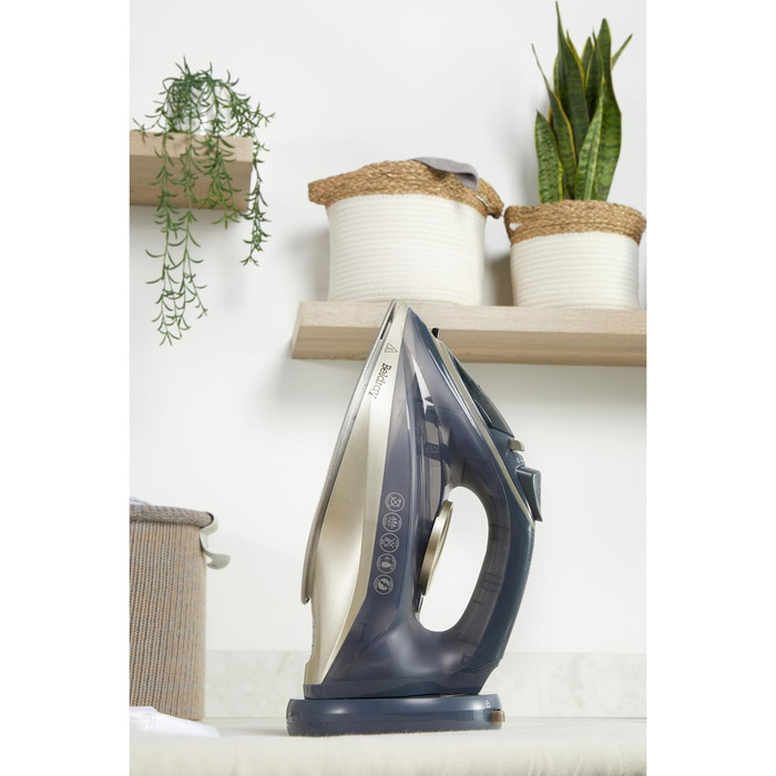 Праска Beldray 2600 Вт з керамічною підошвою з антипригарним покриттям, регулюванням температури та подачі пари, функцією самоочищення, резервуаром 280 мл, парою до 140 г/хв, висока потужність (UK-штекер, титан)