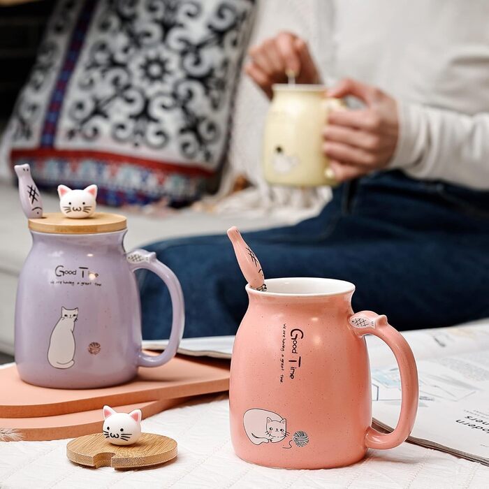 2-Pack Cat Mugs - Cute Ceramic Coffee Cups Set of 2 with Bamboo Lid and Spoon. Novelty Morning Cup Coffee, Milk, Tea Cups - 3D Cat Animal Mugs for Cat Lovers (Red and Purple)