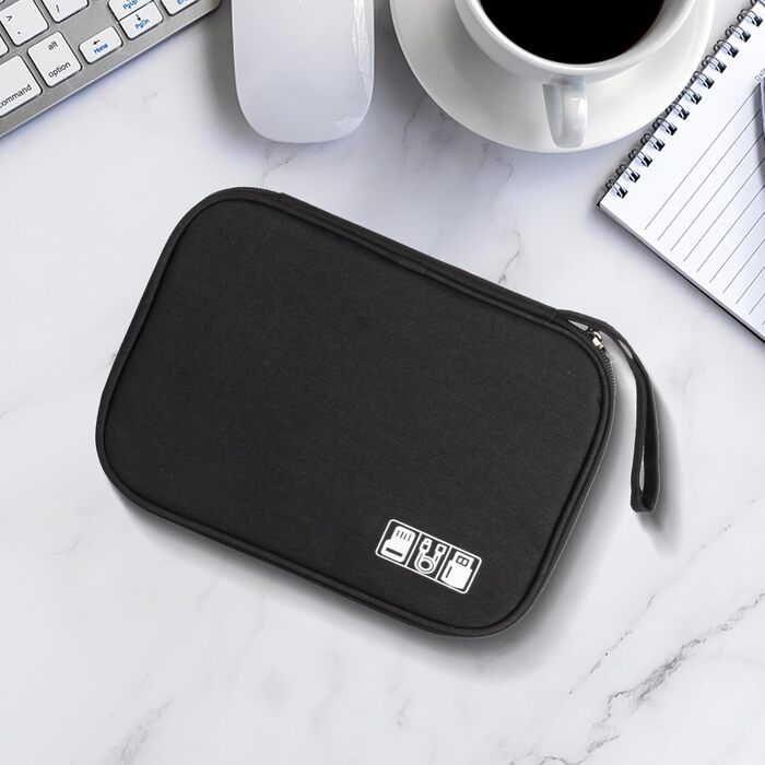 Органайзер для кабелів та аксесуарів: чорний дорожній кейс для USB-кабелів та гаджетів