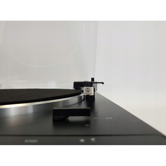 Вініловий програвач Audio-Technica AT-LP60XBT з пасиковим приводом та попереднім підсилювачем, чорний