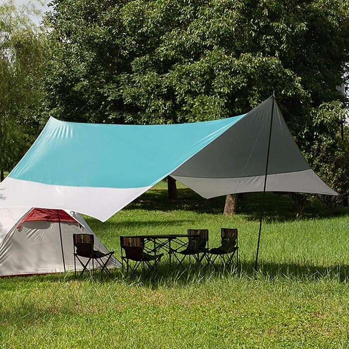 Тент Forceatt Zeltplane 3.7x4.3 м: ультралегкий, водонепроникний, з 6 кріпильними точками. Підходить для кемпінгу, піших прогулянок та відпочинку на природі. Колір: темно-синій & сірий.