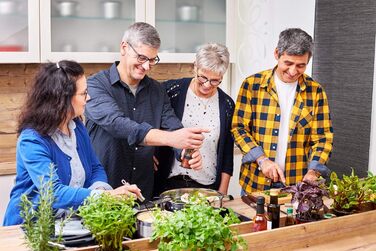 Набір кухонних ножів Rösle Cuisine Passion 7 предметів: дерев'яний блок з бамбука, 5 ножів з нержавіючої сталі, кухонні ножиці, захист пальців