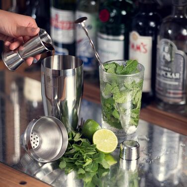 Набір для коктейлів Rusty Barrel Manhattan – шейкер з нержавіючої сталі, дерев'яний мадлер, барне сито, джигер, дозатор, ложка та книга рецептів у подарунковій коробці