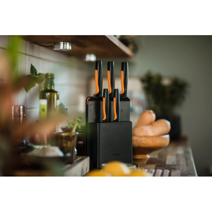 Набір ножів Fiskars Functional Form: блок з 5 ножами (овочевий, для томатів, Santoku, кухонний, для хліба), пластик, чорний