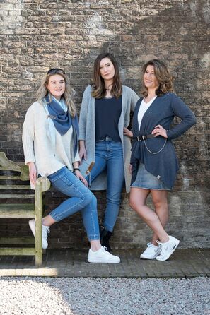 В'язана жилетка KNIT FACTORY Luna Lange - жіноча жилетка з вовни, великий в'яз, сірий колір, преміум якість