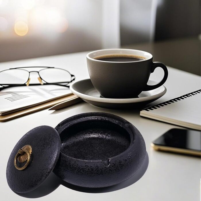 Керамічна попільничка для сигарет та цигарок з кришкою, ретро стиль, чорний колір, 10.8x6.5 см. Підходить для дому, офісу та вулиці