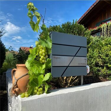 Поштова скринька Metzler персоналізована з гравіюванням, нержавіюча сталь, відділення для газет, замок, вологостійка, антрацит RAL 7016, настінний монтаж 37x37x10.5 см