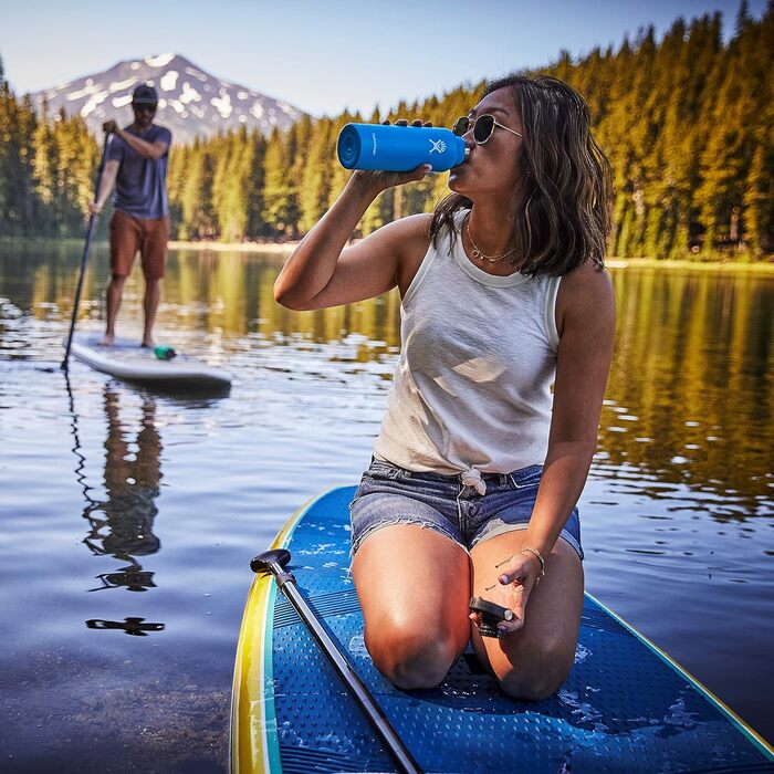 HYDRO FLASK - 18oz (532ml) Water Bottle - Vacuum-Insulated Stainless Steel Water Bottle - Sports Bottle with Leak-Proof Flex Cap & Strap - Dishwasher Safe Thermos Bottle - Wide Mouth Opening - (Travel Mug, Snapper, 532 ml)