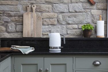 Електричний чайник Russell Hobbs Inspire Weiss 1.7л, 2400W, з фільтром від накипу, індикатором рівня води, знімним кришкою