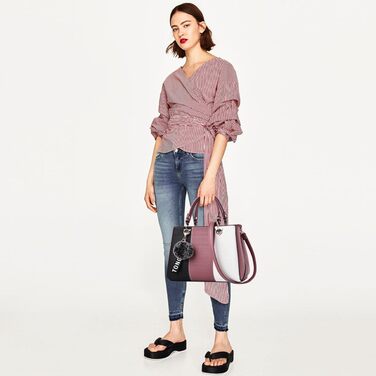 Сумка жіноча NICOLE & DORIS 2025 шкіряна чорна з пухнастим помпоном та знімним ремінцем через плече