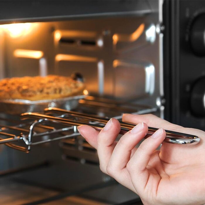 Мультиварка Cecotec Bake&Toast 1090 Black: 1000 Вт, 30 л, таймер, регулювання температури до 230ºC, дека, решітка-гриль та щипці