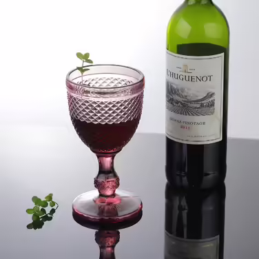 Joeyan 270ml Violet Vintage Wine Glasses with Diamond Relief, Colorful Goblet Glasses Wine Cup Set for Wine Juice Drinks, Set of 4 Retro Drinking Glasses with Stem, Dishwasher Safe