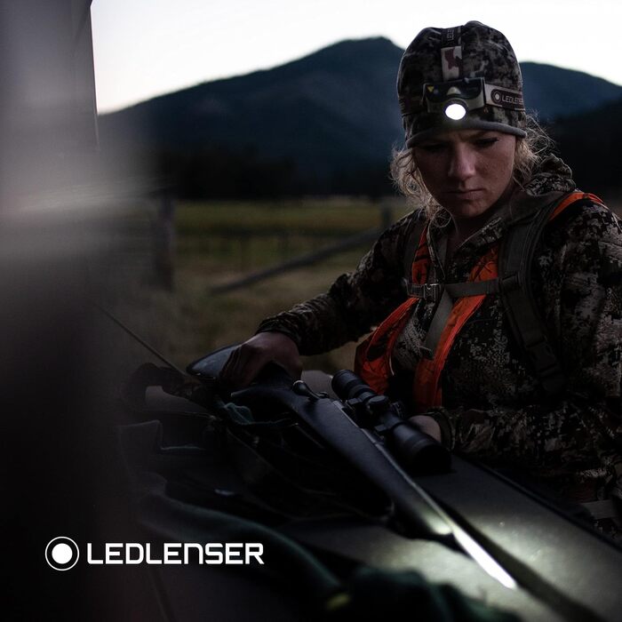Налобний ліхтар Ledlenser MH8 600 лм, акумуляторний, LED, чорний, фокусування, до 60 годин роботи, червоне/зелене/синє світло, можливість живлення 2xAA, для полювання та риболовлі