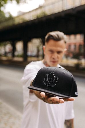Кепка Nebelkind Snapback Steini Der Keller: універсальний розмір, чорно-сіра, для чоловіків та жінок, стильна бейсболка в стилі streetwear