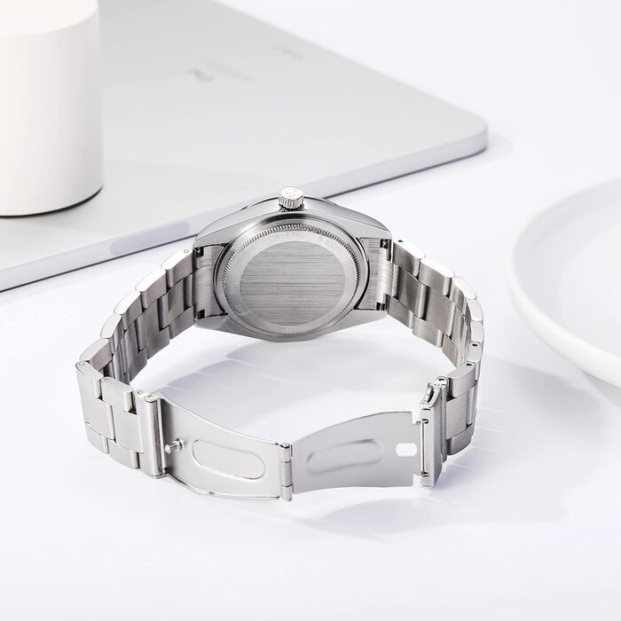 Годинник чоловічий BUREI срібний: аналоговий кварцовий годинник на сталевому браслеті. Елегантний, класичний дизайн.