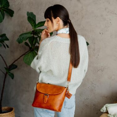 Сумка жіноча через плече Berliner Bags Catalina Vintage коричнева шкіра. Середня кросбоді сумка з магнітним закриттям