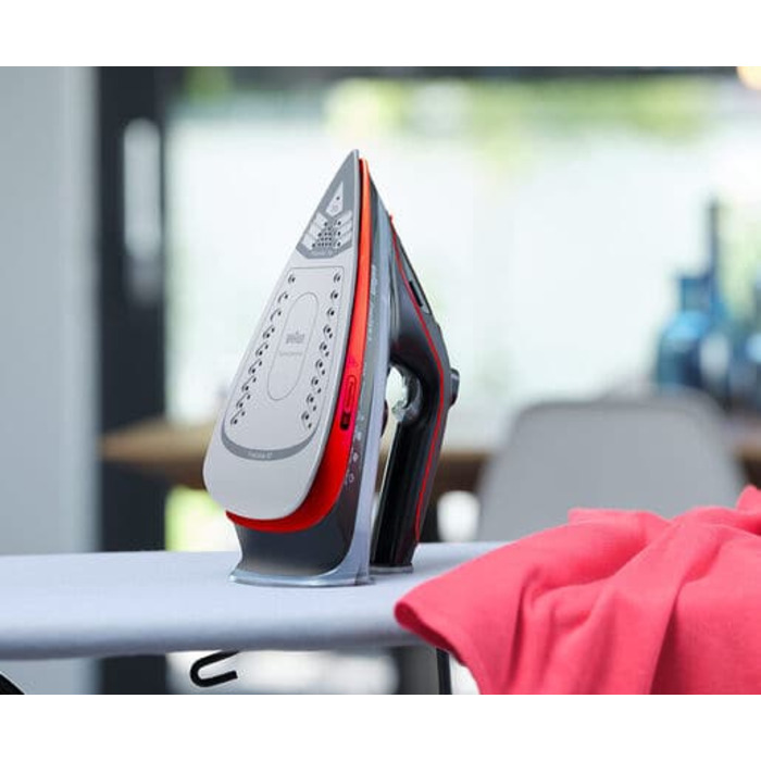 Парова праска Braun SI5057RD 2700 Вт, система захисту від крапель, вертикальне прасування