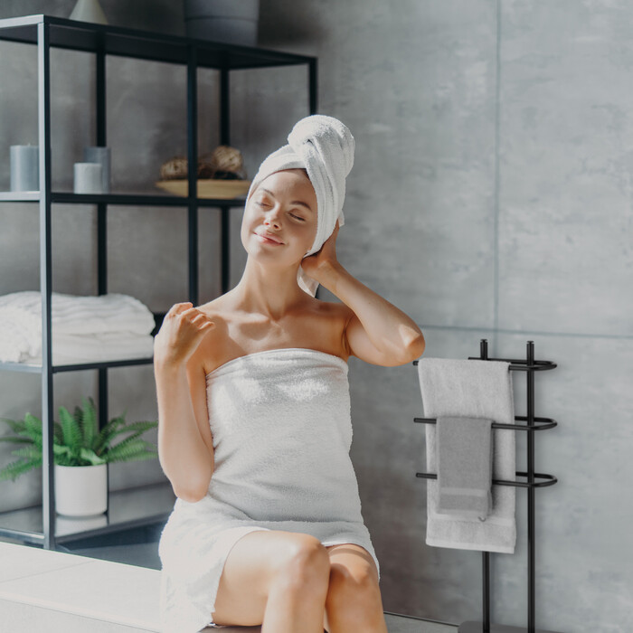 Relaxdays Black Towel Rack with 3 Bars