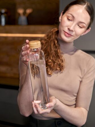 spottle Glass Water Bottle 1L - Glass Bottle in 500ml - 750ml or 1 Liter - Glass Water Bottle suitable for carbonated drinks – Dishwasher-safe & leak-proof glass drinking bottle (1000 ml, Transparent / Bamboo lid)