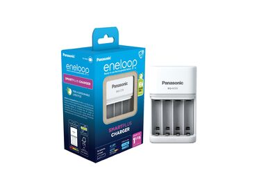 Зарядний пристрій eneloop SmartPlus для 1-4 AA/AAA Ni-MH акумуляторів + 4 акумулятори AA eneloop Mignon з покращеною ємністю та 10 функціями безпеки