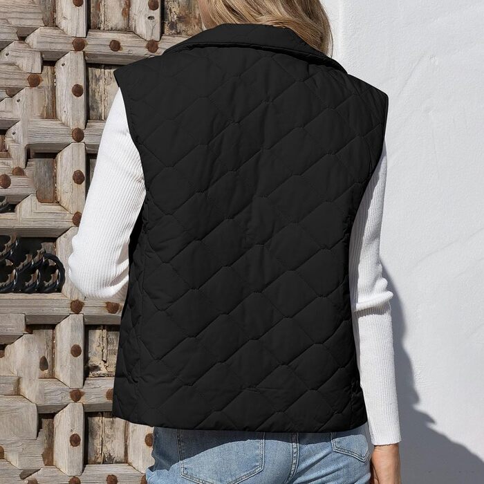 Жіноча жилетка з утеплювачем, тепла, без рукавів, чорна. Стегана жилетка з пуховим наповнювачем.