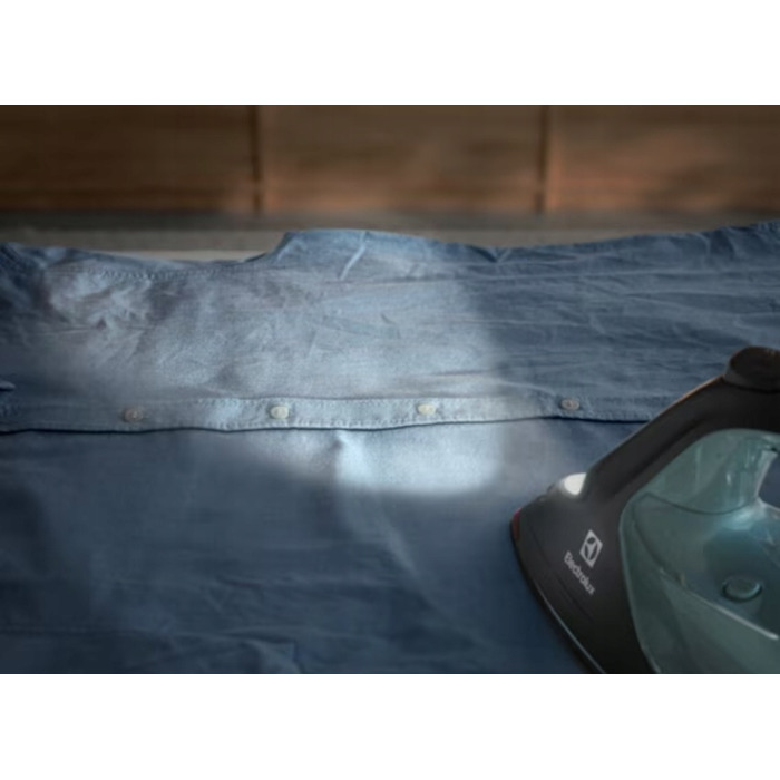 Парова праска Electrolux Renew 800 E8SI2-8OG з підсвічуванням, 250 г/хв