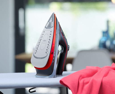 Парова праска Braun SI5057RD 2700 Вт, система захисту від крапель, вертикальне прасування