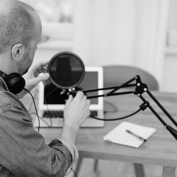 Підставка для мікрофона TIE Studio з кріпленням на стіл - чорна (19-90007)