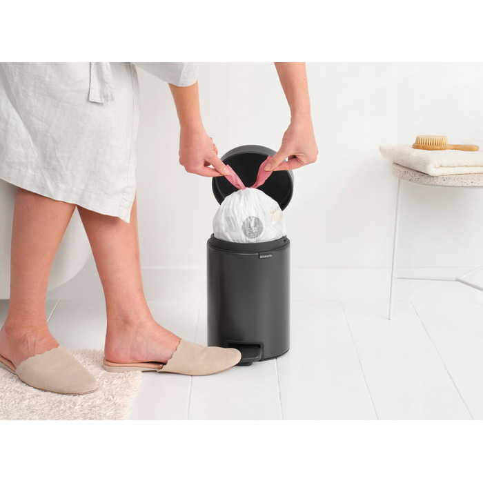 Сміттєвий кошик Brabantia NewIcon з педаллю, 3 л, графітовий