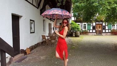 VON LILIENFELD Floral Windproof Umbrella with Automatic Open - Rose Bouquet Design