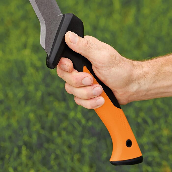 Мачете-сокира Fiskars з нейлоновим чохлом, 46 см, загартована сталь, чорний/помаранчевий, 1051236