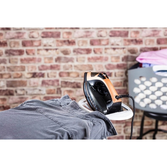 Парова праска Russell Hobbs Copper Express з підошвою Copper Infused, 150 г/хв