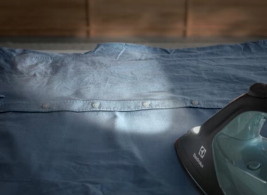 Парова праска Electrolux Renew 800 E8SI2-8OG з підсвічуванням, 250 г/хв