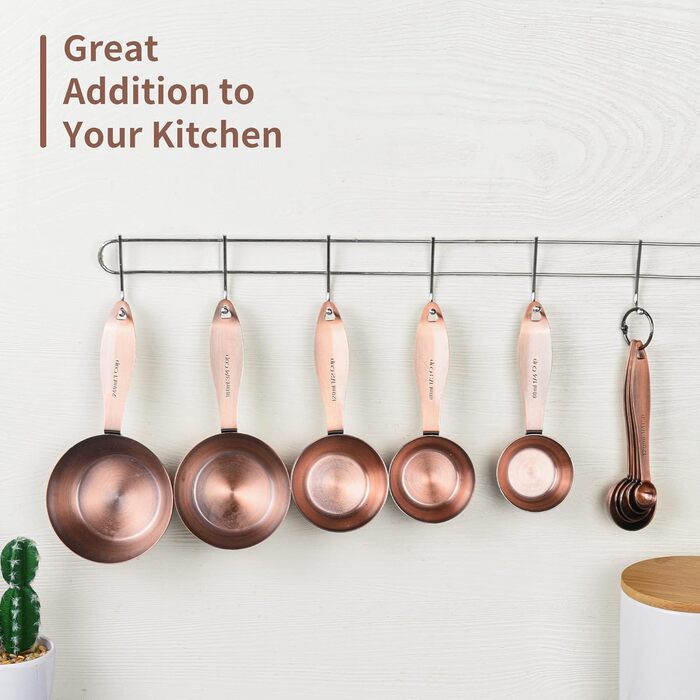 Measuring cup and spoon set, 5 stainless steel measuring cups and 5 measuring spoons, 1 measuring ingredient leveler, 1 magnetic conversion chart, and 2 rings (14 pieces)