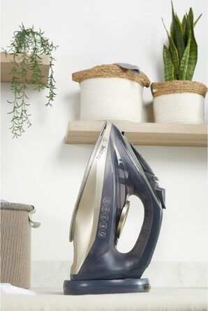 Праска Beldray 2600 Вт з керамічною підошвою з антипригарним покриттям, регулюванням температури та подачі пари, функцією самоочищення, резервуаром 280 мл, парою до 140 г/хв, висока потужність (UK-штекер, титан)