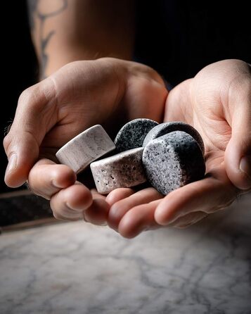 Набір для віскі R.O.C.K.S. з 6 гранітних каменів ручної роботи та дерев'яна подарункова шкатулка