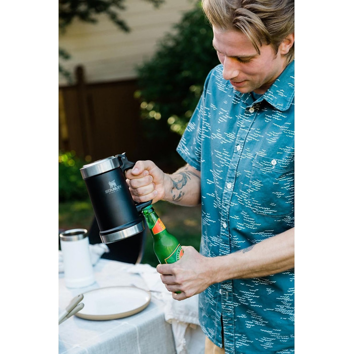 Пивний келих Stanley з відкривачем, 680 мл, ізольований, Hammertone Green (Чорний 2.0)