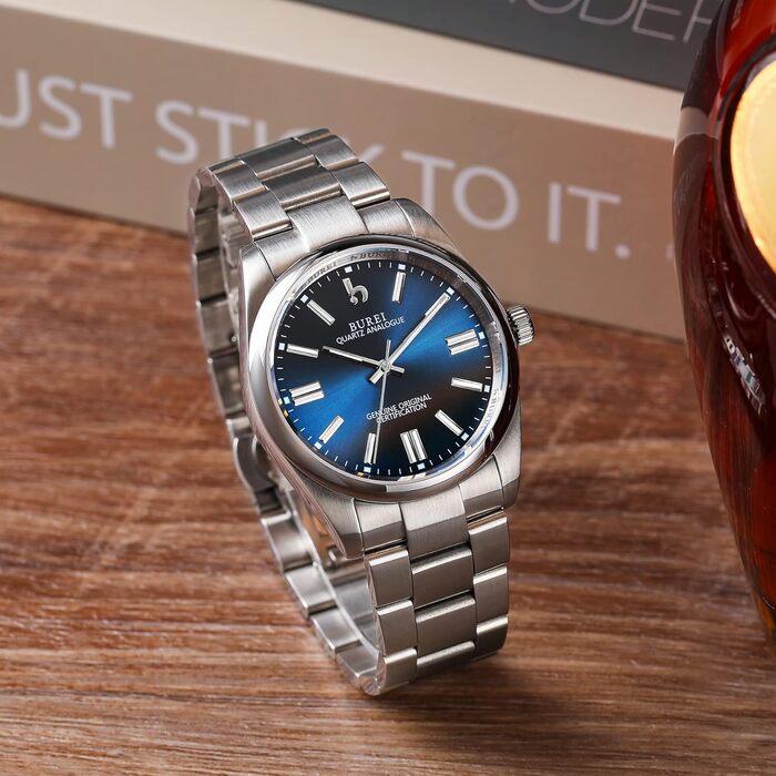 Годинник чоловічий BUREI срібний: аналоговий кварцовий годинник на сталевому браслеті. Елегантний, класичний дизайн.