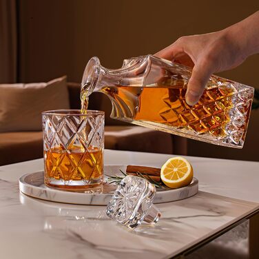 LIGHTEN LIFE Whisky Decanter and Glasses Set, Whiskey Decanter Set, Whiskey Gift Set, 849 ml Crystal Whisky Decanter with 4 Glasses 280 ml in Gift Box (5 Pieces)