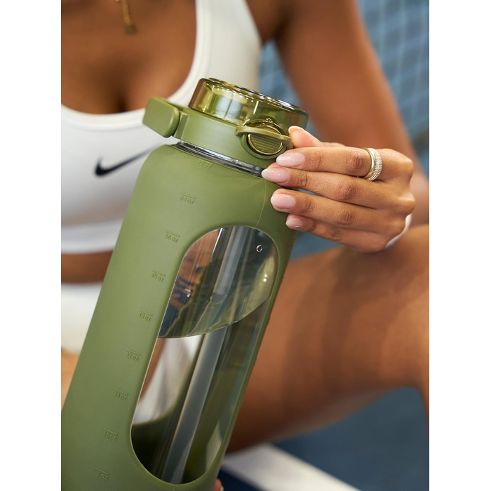 Glass Bottle 2 Liter - Drinking Bottle 2L Glass with Straw - Large Water Bottle with Silicone Sleeve - Leak-proof - Dishwasher-safe - BPA-free