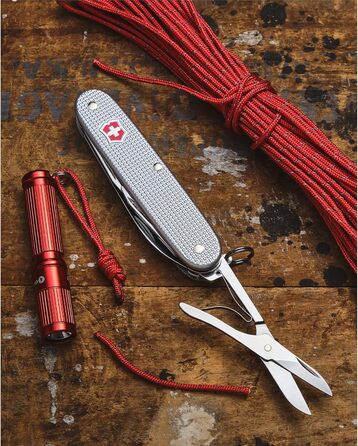Мультитул Victorinox Pioneer X: Швейцарський ніж з 9 функціями, мультиінструмент, з клинком та викруткою 3 мм