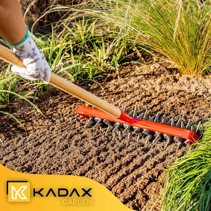 Культиватор для ґрунту KADAX із металу з 12 зірками та дерев'яною ручкою – садова фреза для розпушування землі, газону та видалення бур'янів