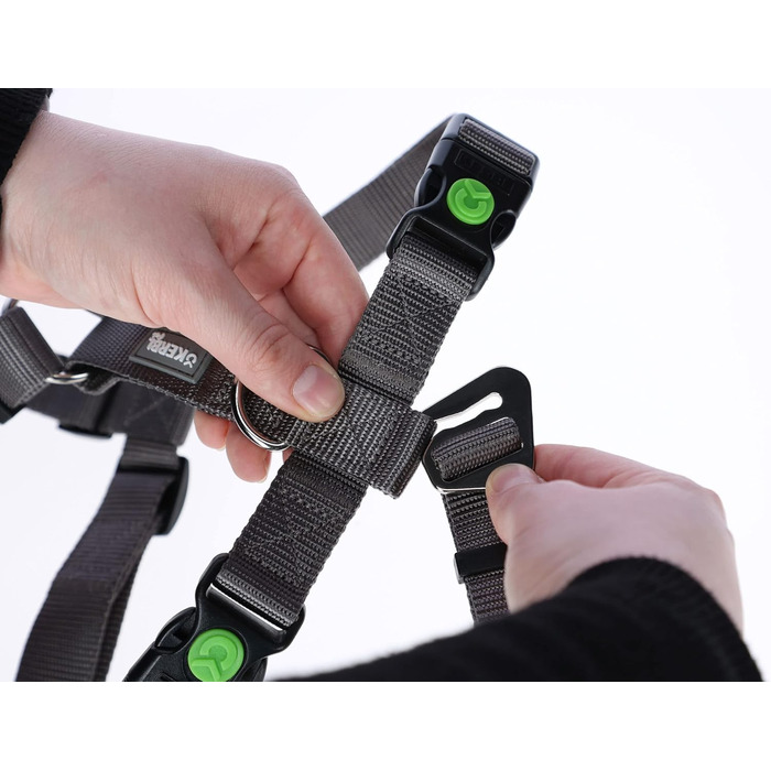 Шлейка для собак Kerbl Pet Panikgeschirr, сіра, для тривожних собак, регульована, ширина ременя 20 мм, обхват шиї 38-52 см, обхват грудей 55-74 см