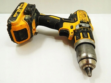 Акумуляторний шуруповерт DeWalt 18 V DCD795D2
