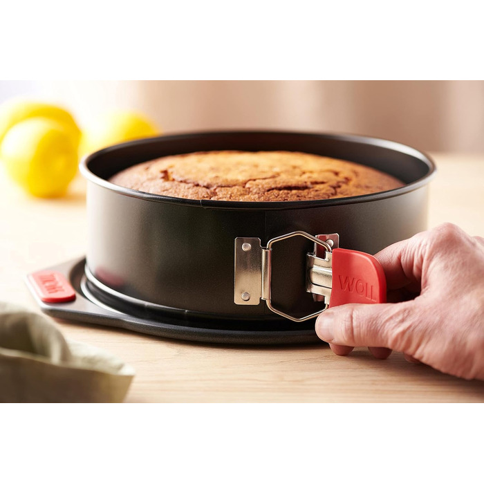 Woll Bakeware Springform, Ø 24 cm, with leak-proof base, quick-release latch, and heat-resistant silicone handles up to 230°C, PFAS-free, double-layer non-stick coating