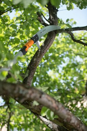 Садова пила Fiskars QuikFit для обрізки гілок, 55 см, загартована сталь, чорна/помаранчева, змінний інструментальний модуль 1000691