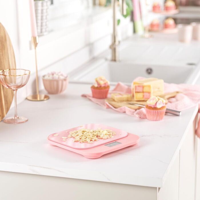 Цифрові кухонні ваги Salter British Bakes до 10 кг, точність 1 г, вологозахисні, з функцією тари та режимом вимірювання рідин, платформа з загартованого скла, рожеві
