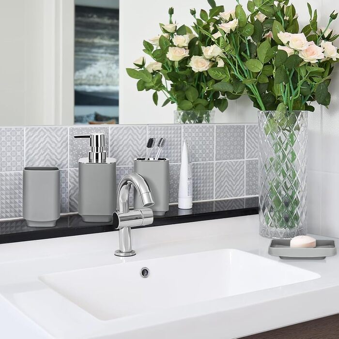 Сучасний набір для ванної кімнати на 6 предметів: мильниця, тримач для зубних щіток, дозатор мила, сміттєвий бак, стаканчик та WC-щітка з пластику та металу (сірий)