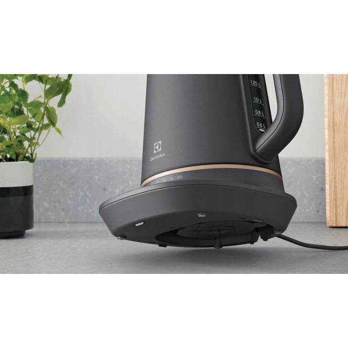 Електричний чайник Electrolux Explore 7 E7K1-6BP, 2400 Вт, 1,7 л, чорний